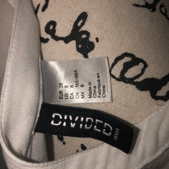 Divided Sheer Pullover Blouse 4 Iridescent Buttons - Picture 6 of 7